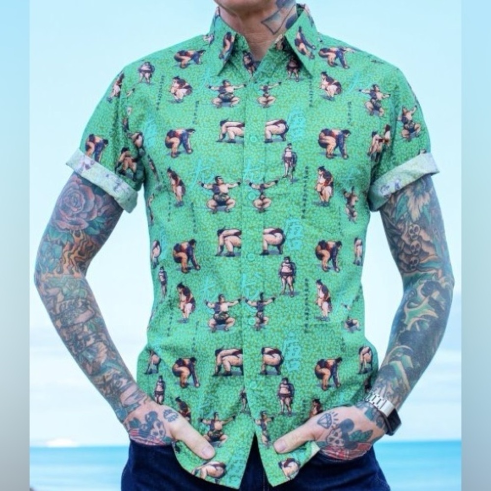 Run & Fly Sumo Wrestler Short Sleeve Mens Button Down Green Shirt size Small